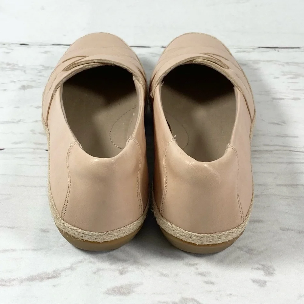 Clarks‎ Danelly Shine Flats Women’s Size 7.5M Blush Leather Slip On Shoes.